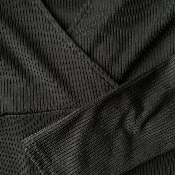 H&M black long-sleeve bodycon dress - Picture 5 of 6